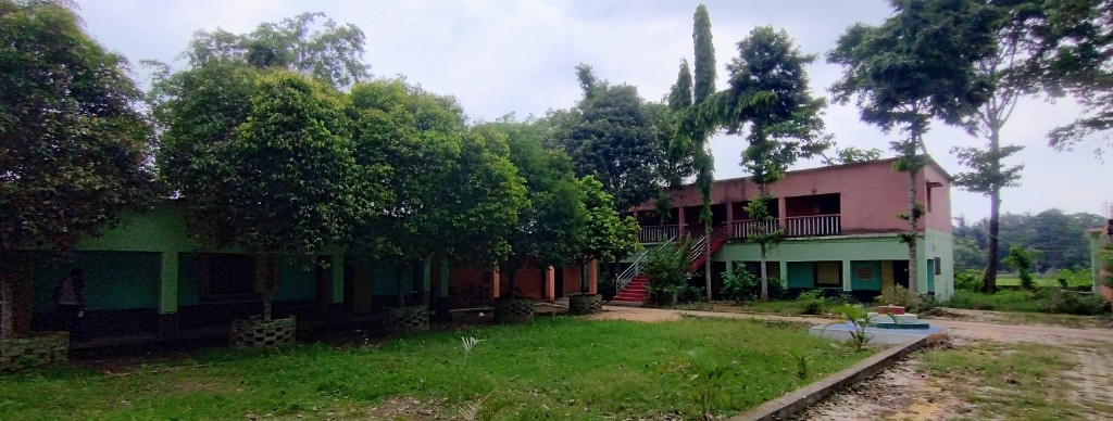 Main school building with courtyard and red staircase, Kusunnagar